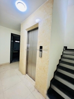 Bán nhà đẹp phố trạm long biên- kinh doanh- oto tránh 80m 7 tầng thang máy full