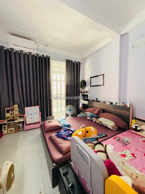 ~/Img/2025/10/ban-nha-gan-vincom-hem-xe-hoi-93m2-43-x16-3-tang-3-pn-chi-hon-9-ty-02.jpg