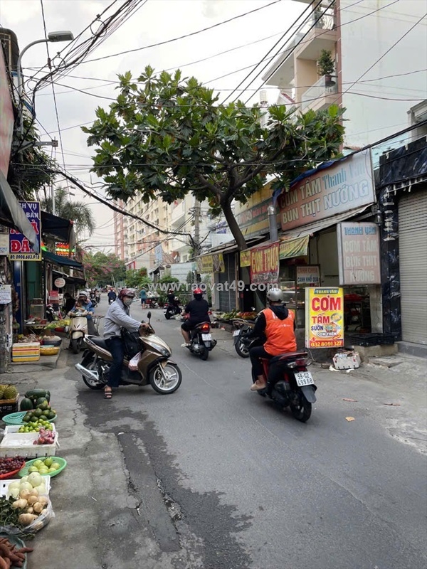~/Img/2025/10/ban-nha-go-vap-goc-2-mat-tien-hem-xe-tai-thong-ngay-cho-quang-trung-45m-01.jpg