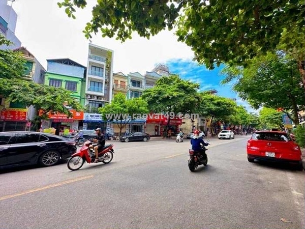 ~/Img/2025/10/ban-nha-mat-pho-ngoc-lam-60m-mat-tien-5m-via-he-rong-kinh-doanh-ngay-dem-02.jpg