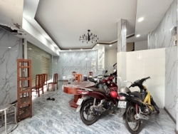 Bán nhà mặt tiền 52m2 4 tầng ngang 6m kd đỉnh nguyễn thượng hiền 6,5 tỷ.