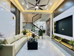 Bán nhà nguyễn văn cừ long biên, dân xây, oto,ngõ thông,42m nhỉnh 8 tỷ
