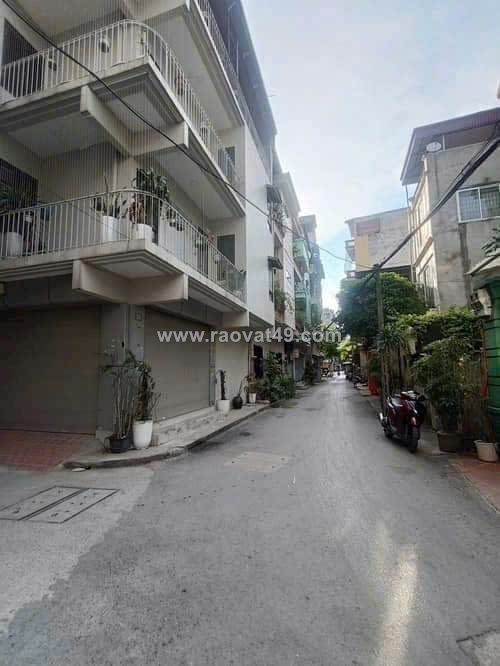 ~/Img/2025/10/ban-nha-phan-lo-bo-cong-an-khuong-ha-o-to-45-cho-do-cua-46m-no-hau-gia-148-ty-01.jpg