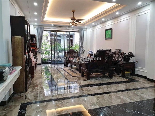 ~/Img/2025/10/ban-nha-phan-lo-huynh-thuc-khang-so-do-80m-5-tang-via-he-rong-2-mat-ngo--02.jpg