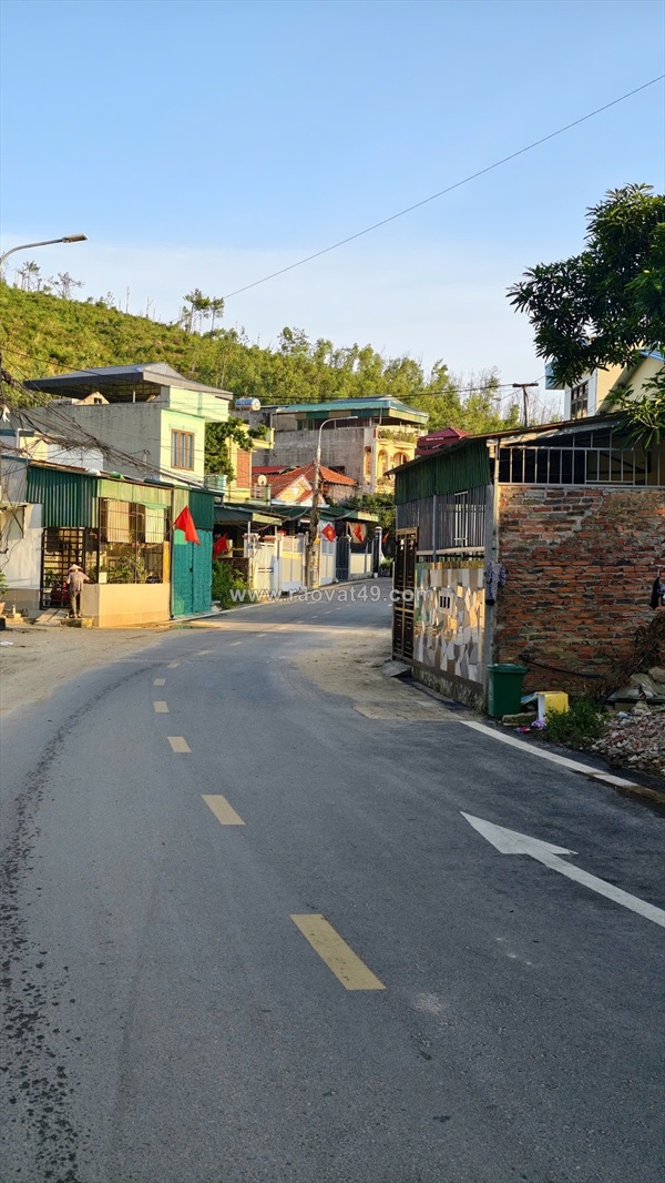 ~/Img/2025/10/ban-nha-rieng-100m-mat-duong-nhua-trung-tam-phuong-hung-thang-ha-long-02.jpg