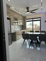 Bán nhanh nhà  ngọc thụy 36m2, 6t thang máy, ô tô đỗ cạnh nhà, 2 thoáng, chỉ