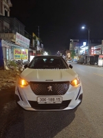 Bán peugeot 2008 gt line , xe mầu trắng nguyên bản mới 90% , odo 4 vạn chuẩn  + đã độ loa và đèn led