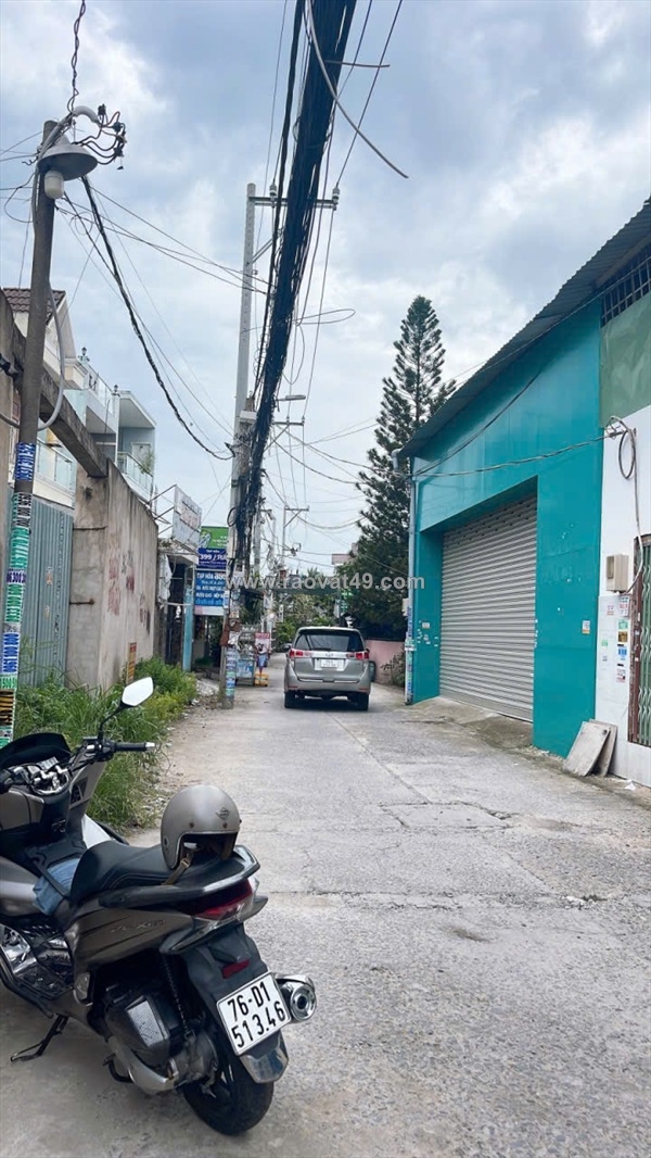 ~/Img/2025/10/bom-tan-gap-ban-nha-xuong-ngay-cho-binh-thanh-hem-7m-838m22-tang-40-ty-02.jpg