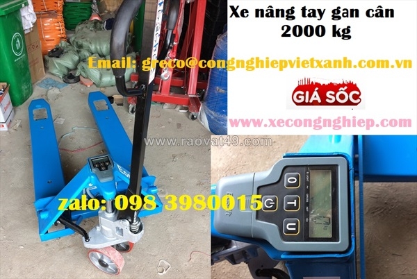 ~/Img/2025/10/cach-bom-dau-thuy-luc-cho-xe-nang-tay-tai-cho-01.jpg