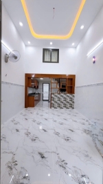 Cách mặt tiền 20 m q4
ngang 3.75 x 11 - 5 tấm có 4 tỏi hơn