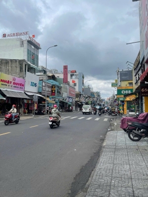 Cần bán hoặc cho thuê nhà mặt tiền  tại lạc long quân, p8, tân bình
