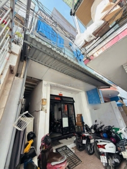 Căn hộ dịch vụ ngay trung tâm q7
ngang 5.25 dài 17.2 m đúc 4 tấm có 74 triệu