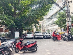 Cầu giấy  dt 42m giá 15,3 tỷ,ô tô đỗ cửa,cách phố 20m,kinh doanh