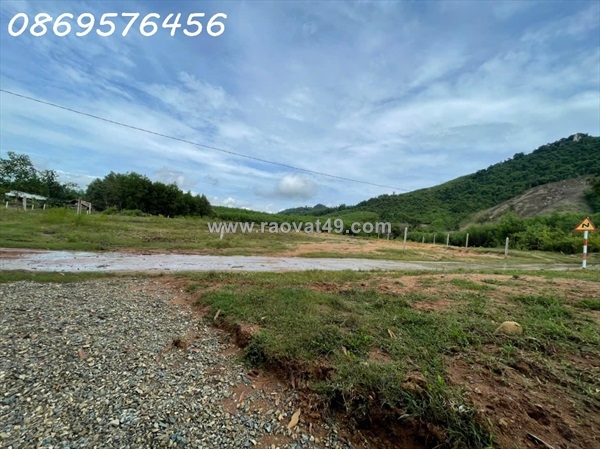 ~/Img/2025/10/chi-80-trieu-co-ngay-77-met-dat-o-duong-o-to-tai-khanh-hoa-01.jpg