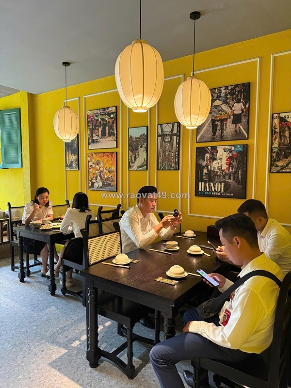~/Img/2025/10/chinh-chu-sang-nhuong-nha-hang-com-nieu-hoa-lu-dong-da-ha-noi-02.jpg