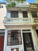 Cho thuê nhà nguyên căn ngõ 147 tân mai, 35m² x 3 tầng, gồm 3 phòng ngủ, 2 vệ