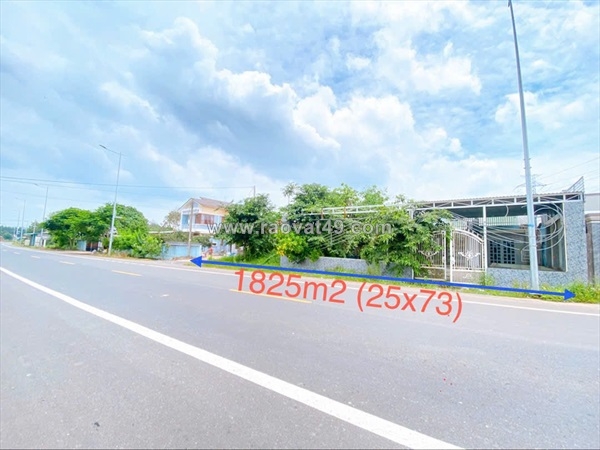 ~/Img/2025/10/chu-ban-dat-3-mat-tien-tl329-doi-dien-cong-vien-hoa-hoi-canh-cao-toc-long-01.jpg