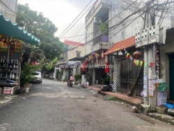 Đất trung tâm thị trấn phùng – kinh doanh đỉnh – ô tô đỗ cửa, gần hồ điều hòa ,