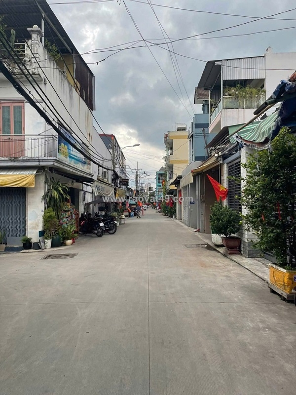~/Img/2025/10/gia-qua-tot-nha-106x13-goc-2-mat-tien-trung-tam-q12-chi-619-ty-01.jpg