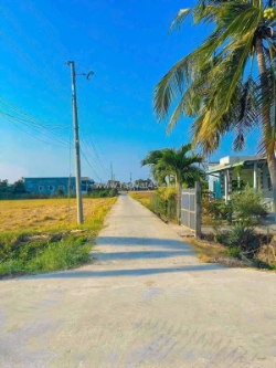 Giang còn 3 nền thổ 100%, sổ hồng riêng, thuộc xã đức tân- tân trụ