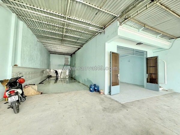 ~/Img/2025/10/hang-hiem-giua-long-quan-12-nha-1-lau-ngang-khung-10m-chi-1189-ty-01.jpg