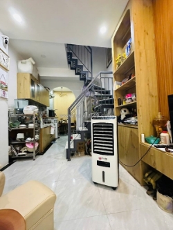 Hẻm xe hơi đậu sát cửa nhà - nhà mới 3 tầng 4 phòng ngủ - vị trí đẹp  - gần