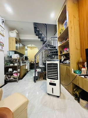 Hẻm xe hơi đậu sát cửa nhà - nhà mới 3 tầng 4 phòng ngủ - vị trí đẹp  - gần