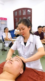Khóa học xoa bóp bấm huyệt cấp chứng chỉ