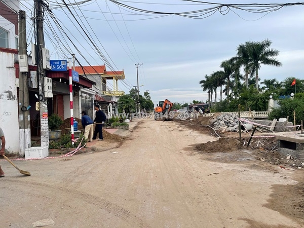 ~/Img/2025/10/lo-hiem-dep-duong-10m-gia-chi-2x-trieum-zalo-0567-222-555-02.jpg