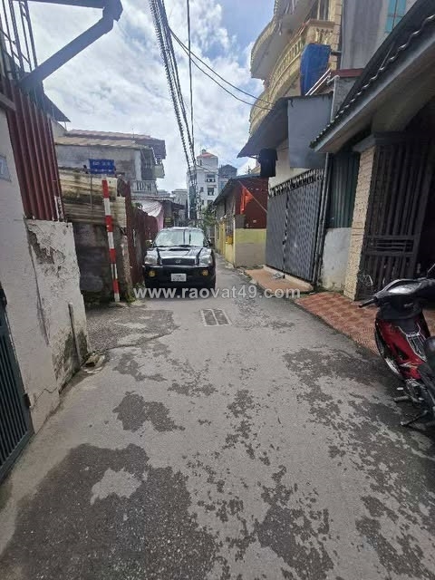 ~/Img/2025/10/manh-dat-vang-ngo-thong-kinh-doanh-o-to-7-cho-qua-nha-nha-du-cong-nang-01.jpg