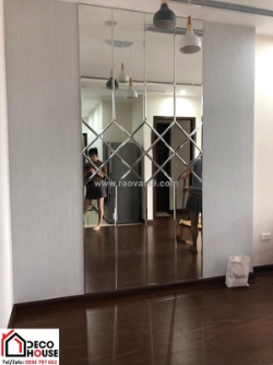 Mẫu gương ghép viền vàng tạo hiệu ứng phản chiếu xa hoa