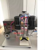 Máy đóng nắp chai 4 con lăn, máy đóng nắp chai có vòi xịt, máy siết nắp chai dầu nhớt