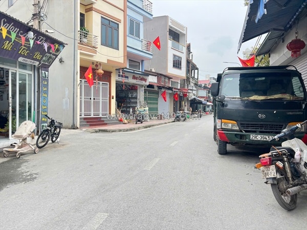 ~/Img/2025/10/muon-ban-02-manh-dat-fo-oto-vao-tan-dat-tai-dong-thap-dan-phuong-ha-noi-02.jpg