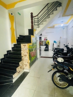 Nhà đẹp 4 lầu – hẻm xe tải 9m – gần công viên làng hoa