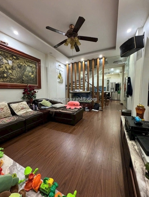 ~/Img/2025/10/nha-dep-phan-lo-o-to-do-cua-ngoc-lam-40m2-x-5-tang155-ty-long-bien-ha-noi-02.jpg