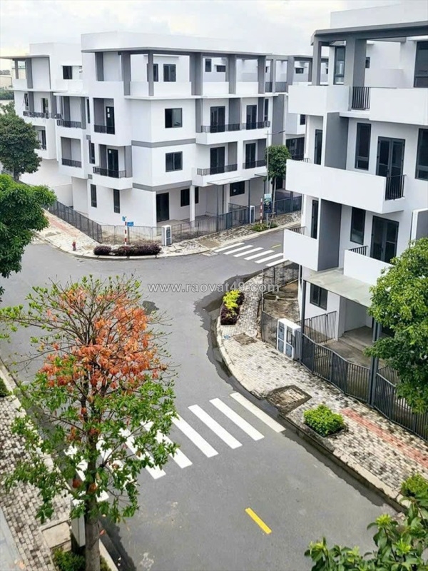 ~/Img/2025/10/nha-khu-the-pearl-riverside-shr-4-tang-90m2-vuong-nguyen-van-tuoi-long-an-ss-02.jpg