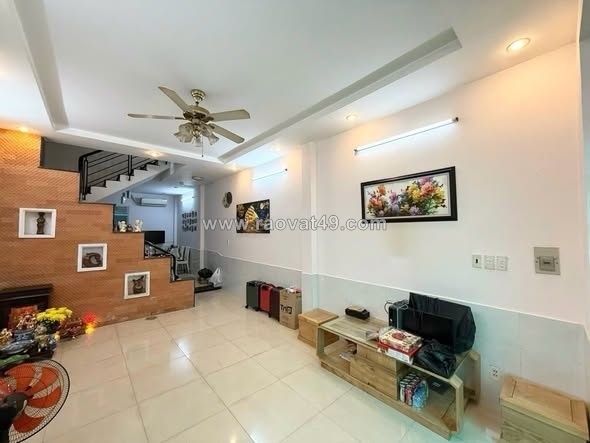 ~/Img/2025/10/nha-mat-tien-duong-quang-ham-go-vap-59m-4-tang-gia-chi-151-ty-kinh-01.jpg