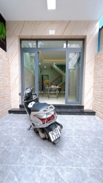 Nhà mới xây  đúc 4 tấm dt 4 x24 

có 6 tỷ vip q4