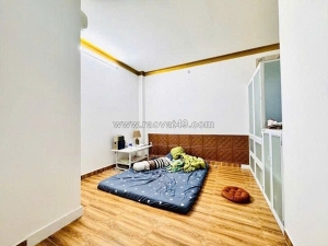 Nhà ngon trong phân khúc nha. 
🏡 nhà đẹp 2 tầng – hẻm xe tải luôn – an ninh