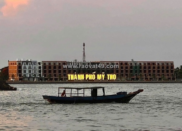 ~/Img/2025/10/nha-pho-thuong-mai-gia-tot-chinh-chu-can-ban-tai-duong-bo-ke-hoang-sa-my-02.jpg