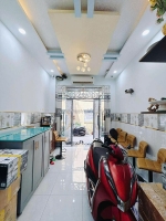 Sát mặt tiền q4 
ngang 3. x11 đúc 2 tấm có 4 tỏi