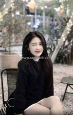 Trong sáng và rạng rỡ: vẻ đẹp tự nhiên của nữ sinh trường lớn