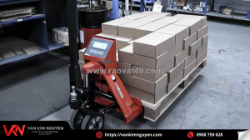 Vì sao nên chọn xe nâng tay gắn cân tại vạn kim nguyên?