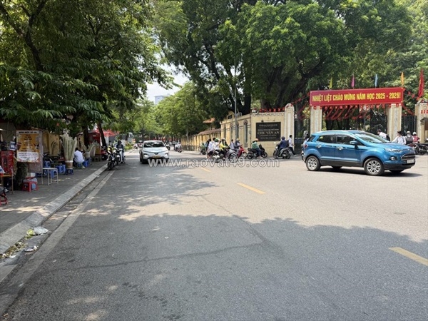 ~/Img/2025/10/vi-tri-vang-ban-nha-mat-pho-khu-lac-long-quan-80m-mat-tien-5m-chi-345-ty-01.jpg