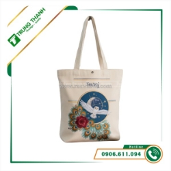 Xu hướng họa tiết túi vải thêu được yêu thích nhất