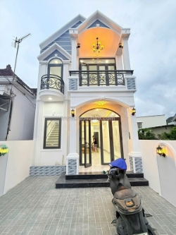 Bán biệt thự mái thái cổ điển phường bắc nha trang.