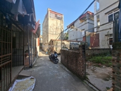 Bán đất ngõ 83 phúc lợi – long biên
dt 37m² – mt 3.9m – giá 4.2 tỷ