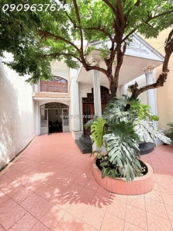 Bán đất tặng luôn căn biệt thự kiểu pháp gần sân bay cạnh mặt tiền và công viên