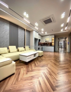 *bán gấp- căn 6 tầng thang máy_ sát cv hoà bình/ ngoại giao đoàn- dt 35m x 6