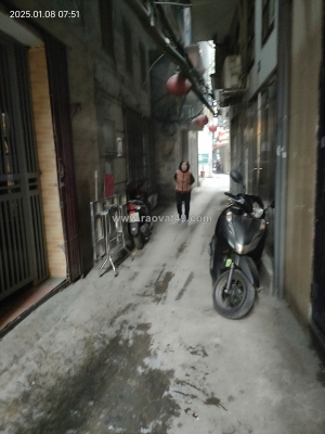 Bán gấp giá rẻ giải phóng 70m, cấp 4, mặt tiền 4.3m, 1.05 tỷ hoàng mai.
+